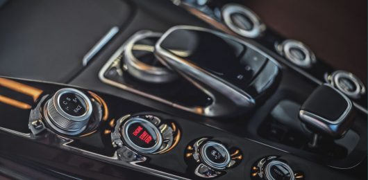 Automatgirkasse i bil. FOTO