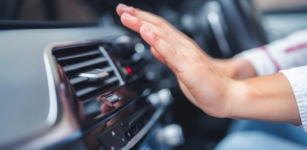 Vedlikeholde klimaanlegg på bilen hosFix & Drive. FOTO